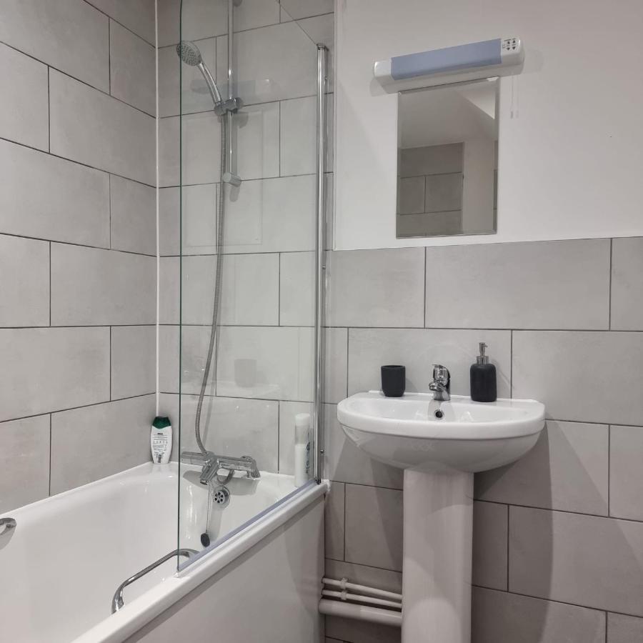 Classic 2 Bed Apartment In Oldkent Road Londres Exterior foto
